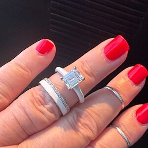 Elegant Silver Ring with Emerald-Cut Stone